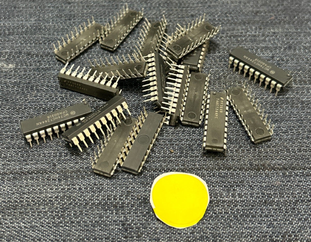 ONSEMI INTEGRATED CIRCUIT MC74HCT244AN LOT OF 18