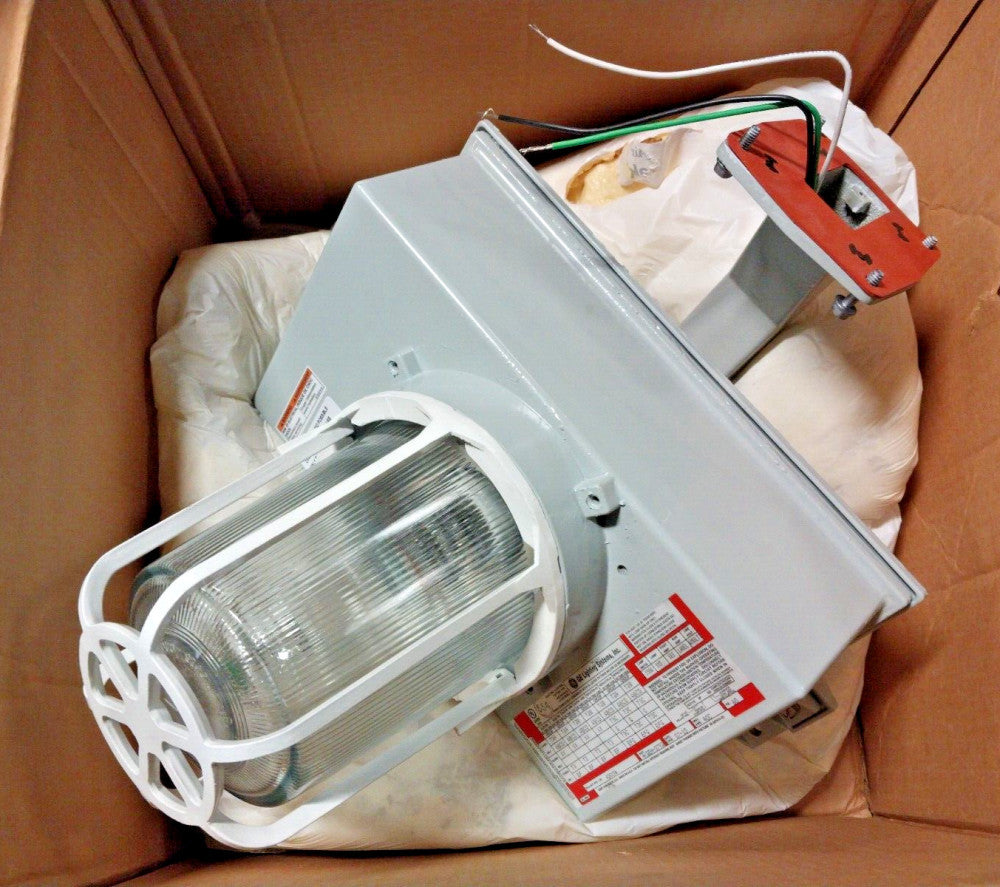 NEW GE 150 WATT WALL MOUNT LIGHTING FIXTURE FOR HAZARDOUS LOCATIONS H2U015A3WGG