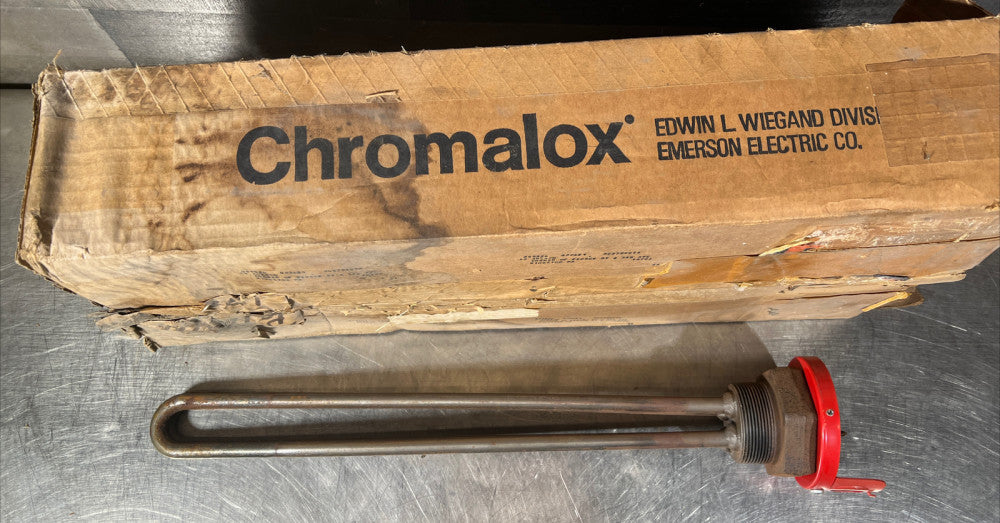 NOS SURPLUS chromalox MTO-220A 240V 1P 2000W Heater 19”. Missing Cap & Screws