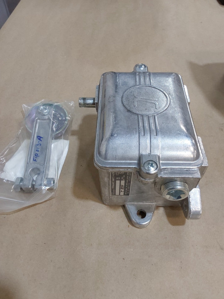 JOSLYN CLARK HLA-2 A102-231413A-3 600V 25A NEW