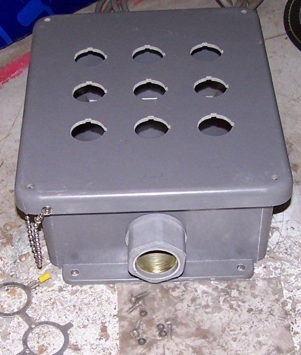 NEW SQUARE D 30MM CONTROL STATION 9 HOLE PLASTIC 600 VAC/DC NEMA 4X 9001SKY9