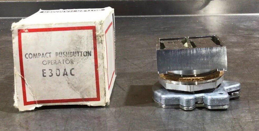 CUTLER HAMMER E30AC 2 BUTTON COMPACT OPERATOR PUSHBUTTON E30AC Nos Surplus