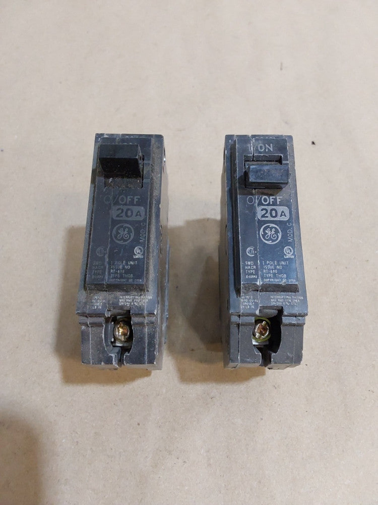 GENERAL ELECTRIC AB120 CIRCUIT BREAKER 20 AMP 1 POLE BOLT ON( Lot Of 2)