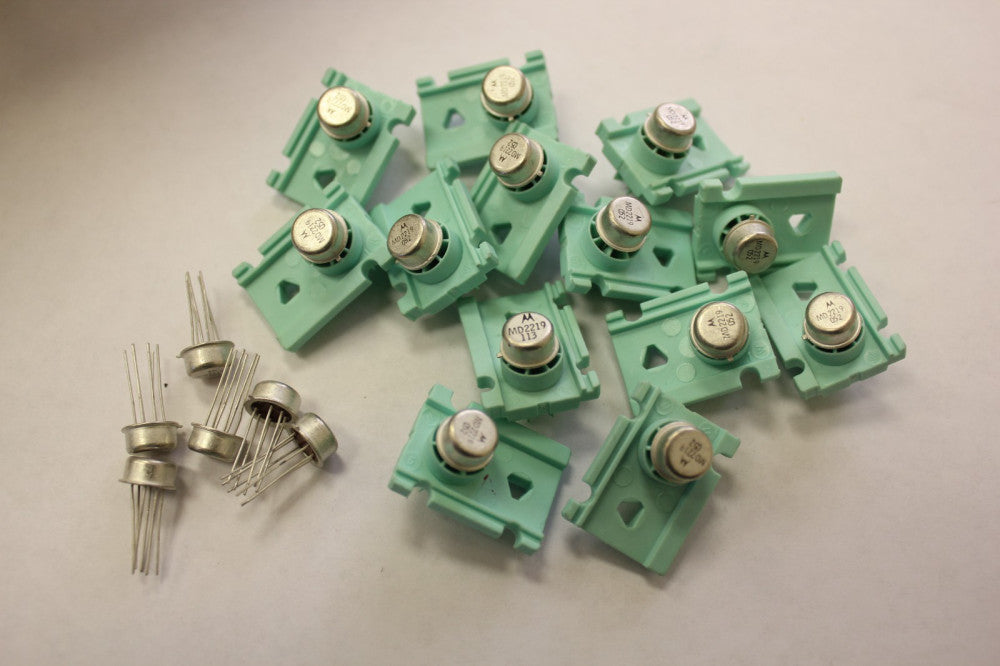 19 Motorola MD2219 Transistors