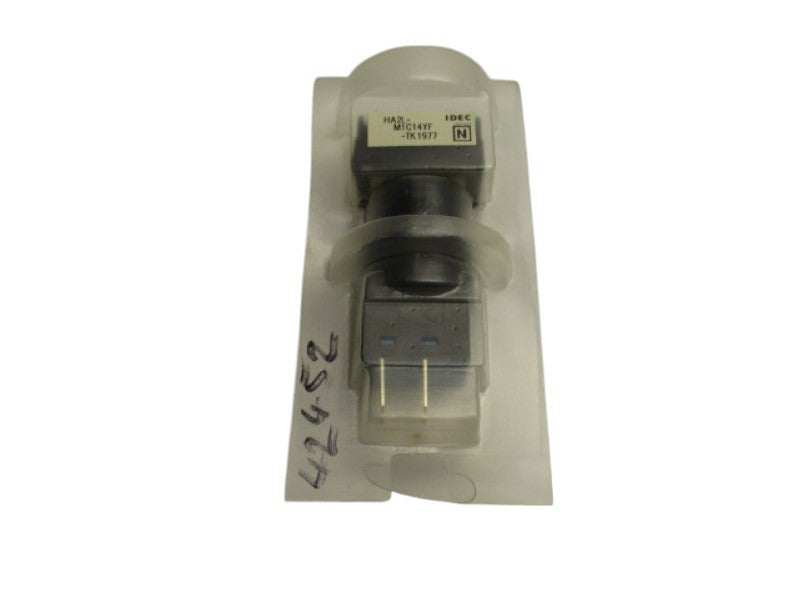 IDEC AL6-P-W WHITE PLUG IN LIGHT SWITCH NSNP