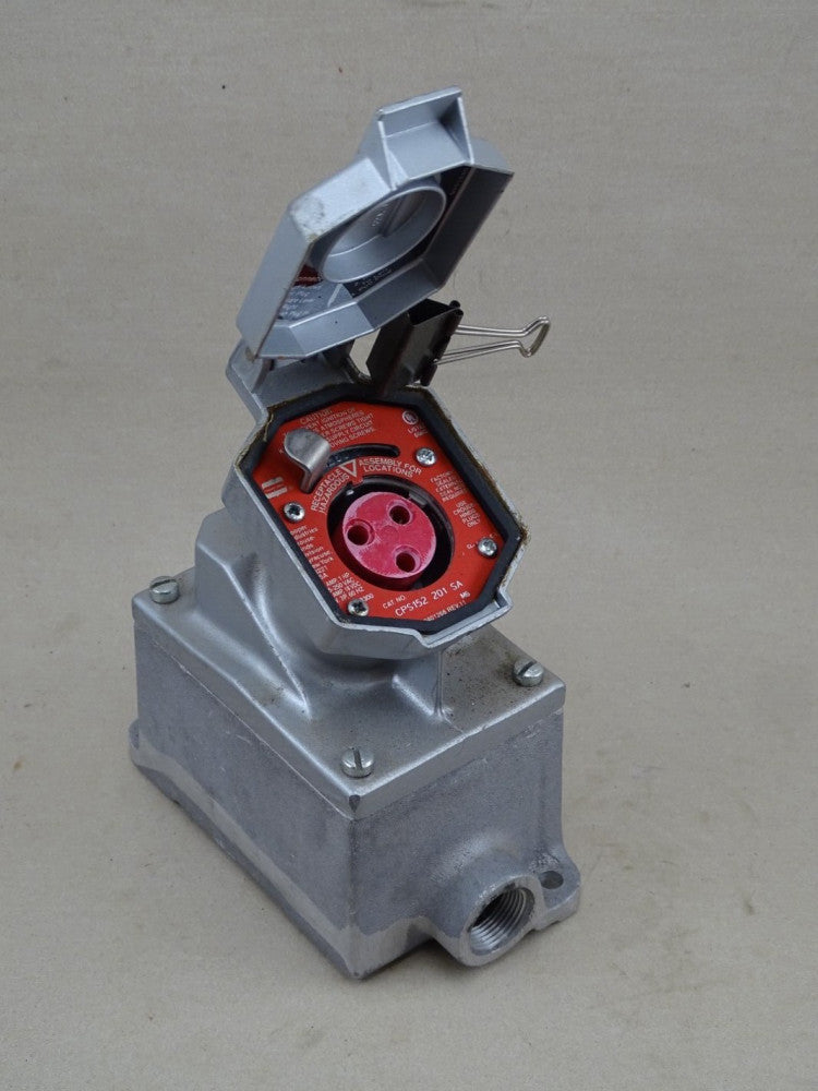 Crouse Hinds Delayed Action Circuit Breaking Receptacle 20A 3/4", CPS152 201 SA