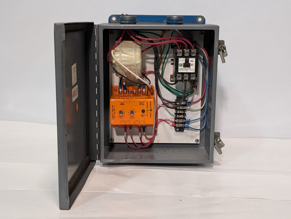 Lee NEMA Type 12 Enclosure Box & Cutler-Hammer C25DNF340 Series C1 40 Amp Relay