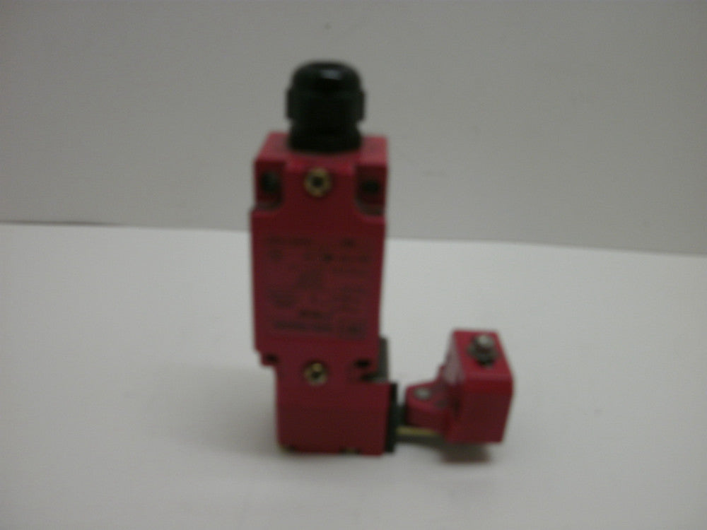 CUTLER-HAMMER E48M1K0 SERIES A1 KEY INTERLOCK LIMIT SWITCH EN 60947-5-1 VDE 0660