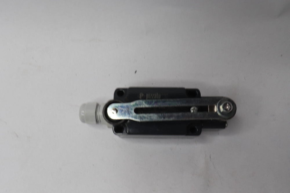 Limit Switch w/ Roller Piston Plunger 60947-5-1