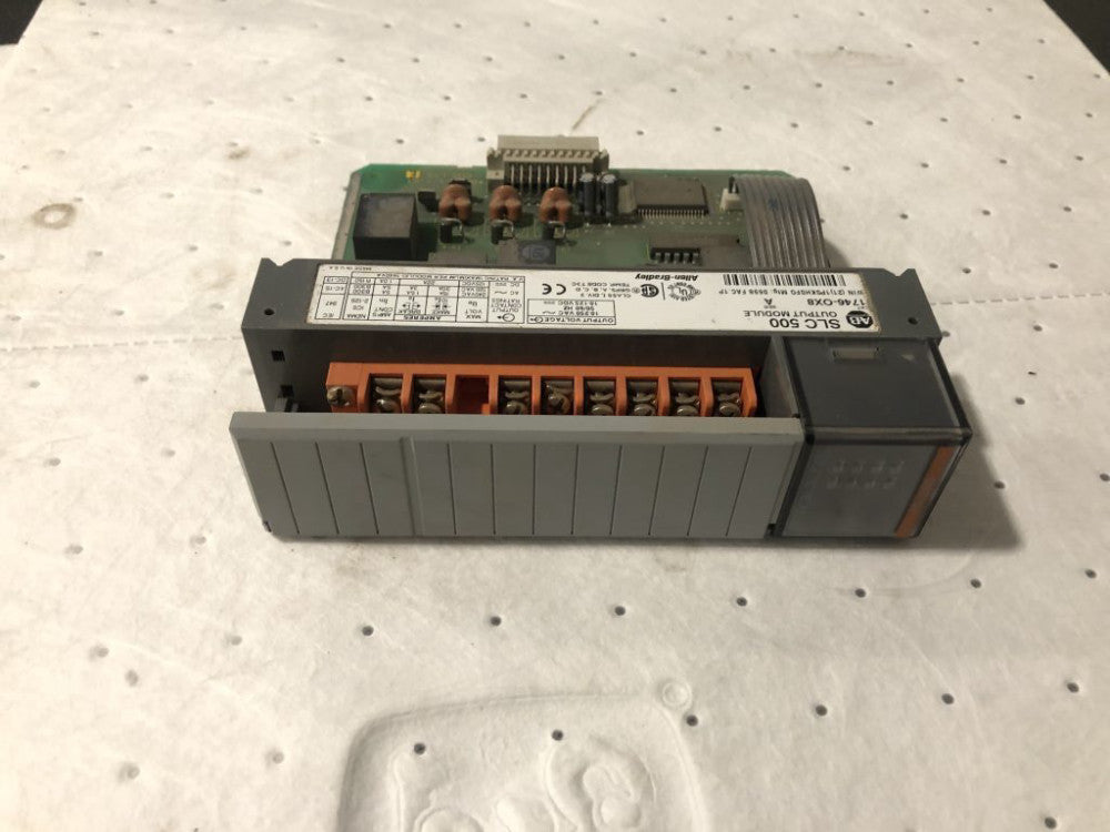 Allen Bradley 1746-OX8 SLC 500 8 Isolated Relay Output Module