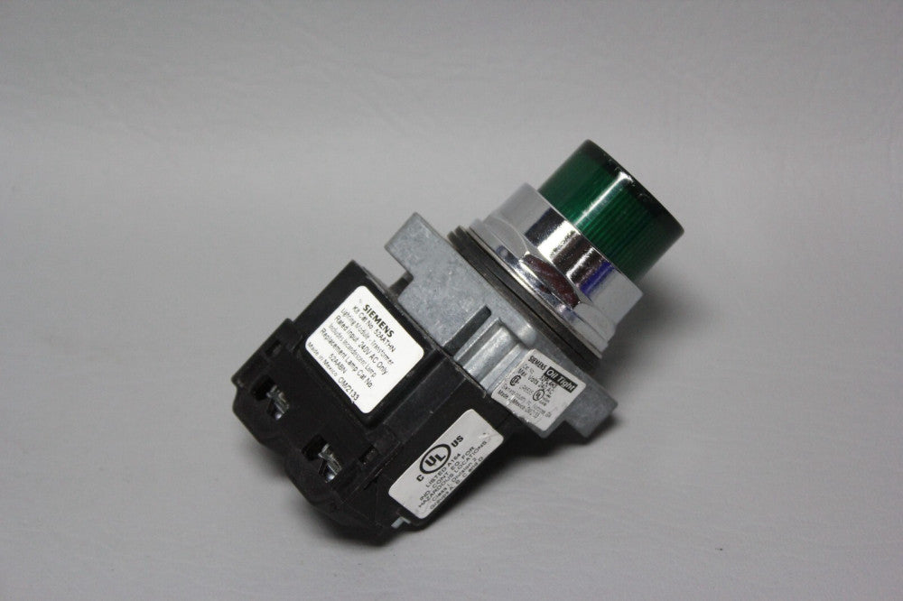 SIEMENS GREEN OIL TIGHT PILOT LIGHT 52PL4H3 W/ 52AATHN
