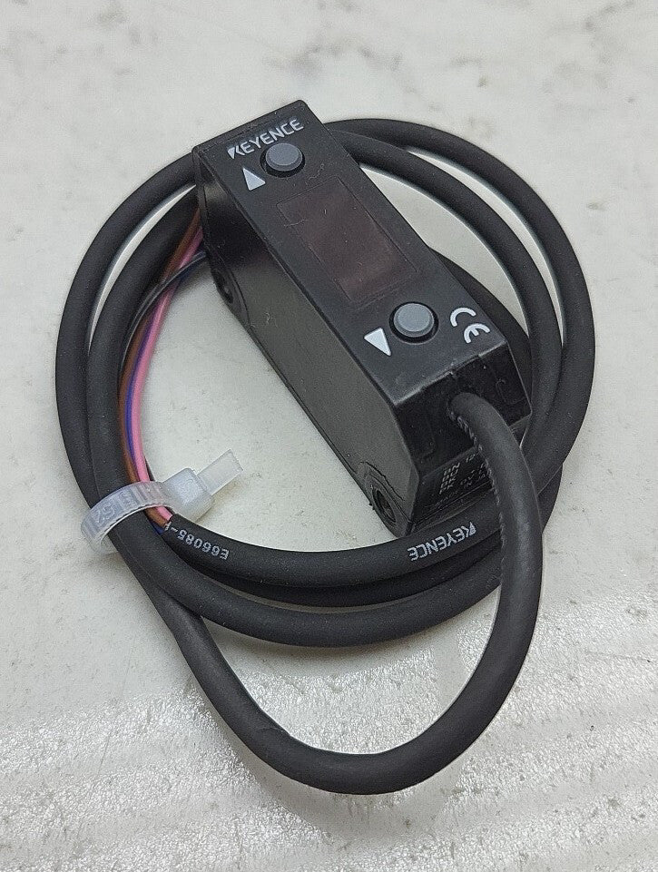 Keyence PZV71P Photoelectric Switch Sensor 12-24 Vdc PZ-V71P Used