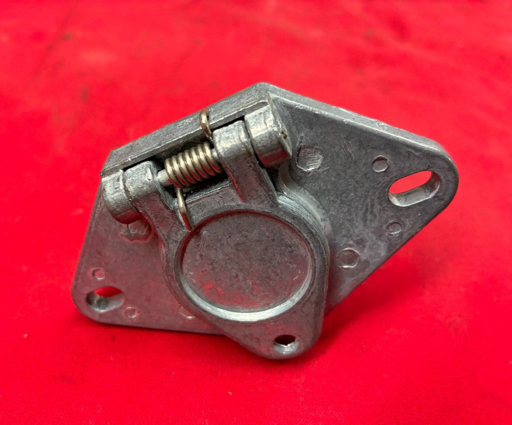 UNBRANDED DIE CAST METAL TRAILER CONNECTOR OVERALL DIM: 3-1/2" X 2-3/4" X 2-3/8"