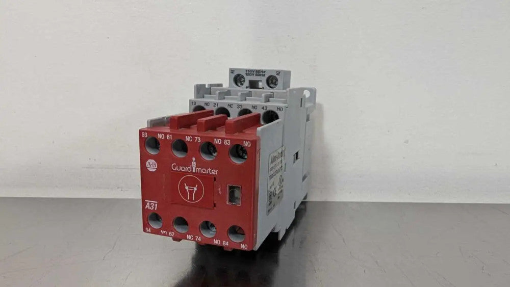 Allen-Bradley 700S-CF620DC Safety Contactor 700-CF310* 100S-F Ser A 110/120V Coi