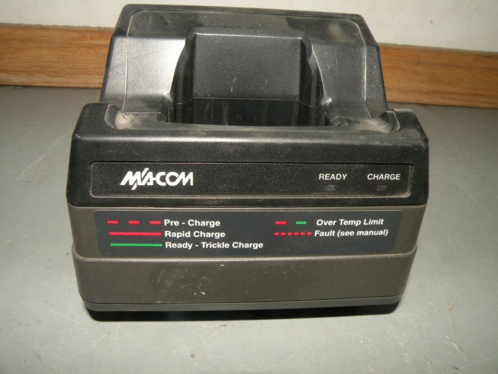 Lot of 4 M/A-Com Universal Desk Battery Charger Bml 161 78/20 R5A
