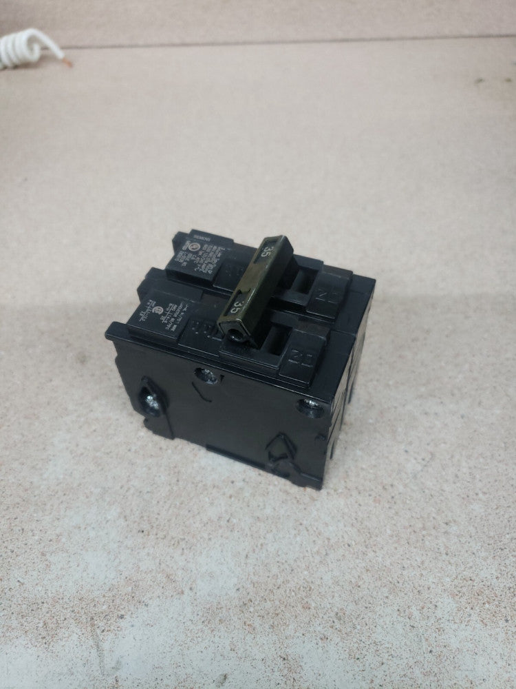 New OLD STOCK Circuit Breaker Siemens Q235 35 Amp 2 Pole 120/240V Plug In