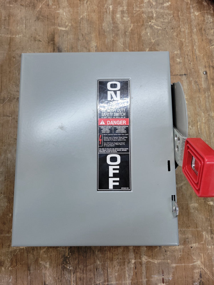 New no Box GE THN3361 Model 10 30A 600V NEMA Type 1 Non-Fusible Safety Switch