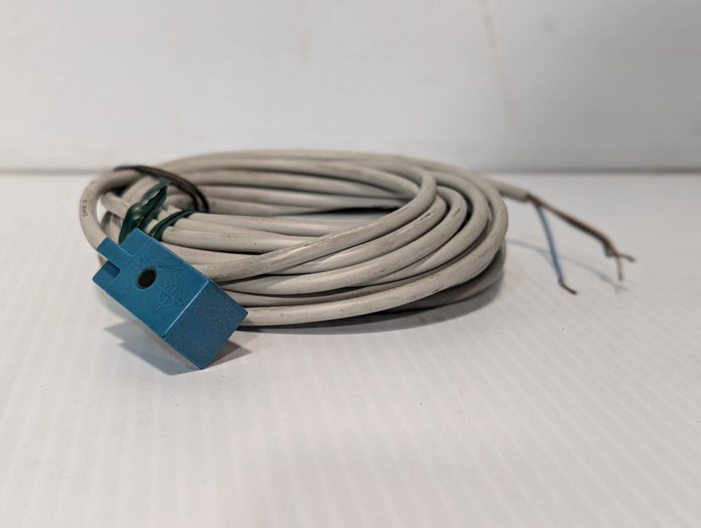 Yamatake FL2-4E6QS-L5 Proximity Switch Sensor 0732Uf, 10-30VDC