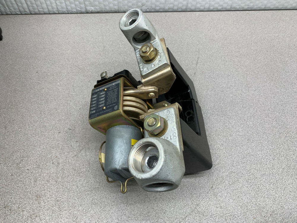 NEW NO BOX ALLEN-BRADLEY CURRENT RELAY 810-A27A SERIES A *CRACKED BASE*