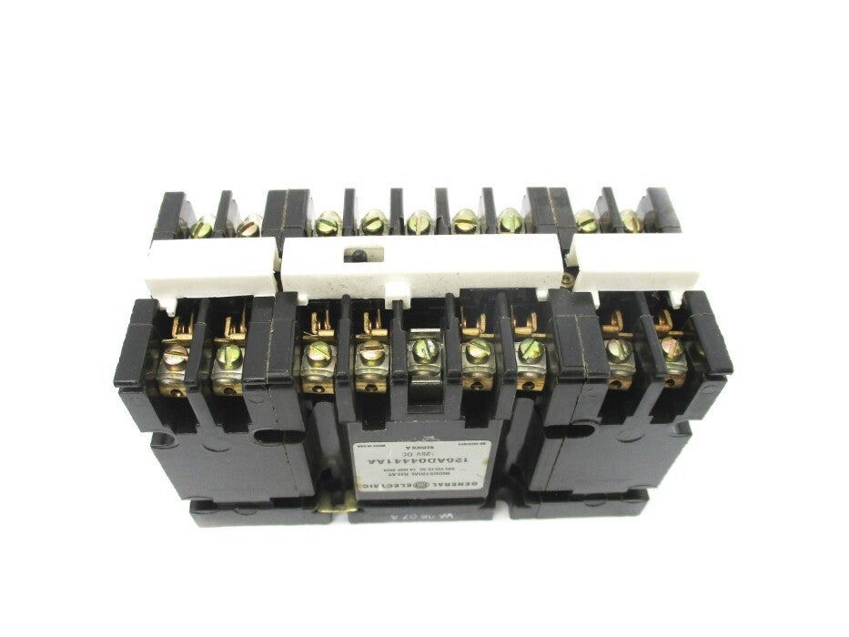GENERAL ELECTRIC 120AD04441AA SER. A 125V 10A NSNP