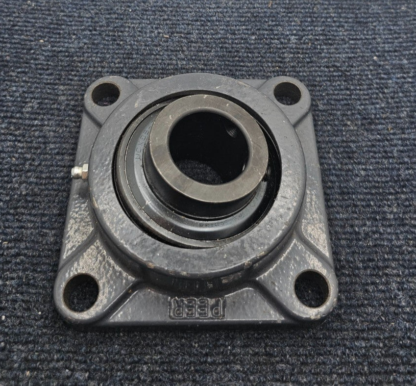 Peer FX08 4-Bolt Flange Unit with UCX08-24 Ball Bearing Cast Iron Mount Black