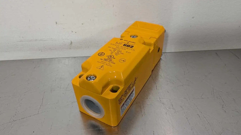 Allen-Bradley 440K-M22ANYT Safety Interlock Switch MT-GD2 2NO 2NC Guardmaster