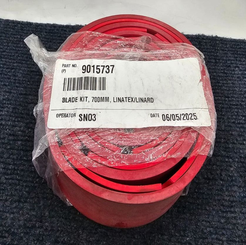 9015737 Squeegee Blade 700mm Linatex/Linard Fits Tennant 9015737