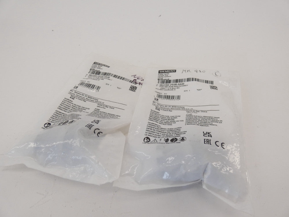 *Lot of 2* Siemens 3SU1002-2BL60-0AA0 Selector Switch - NEW Surplus!