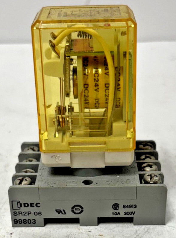 IDEC POWER RELAY PLUG RR2P-UL W/IDEC TERMINAL SOCKET SR2P-06