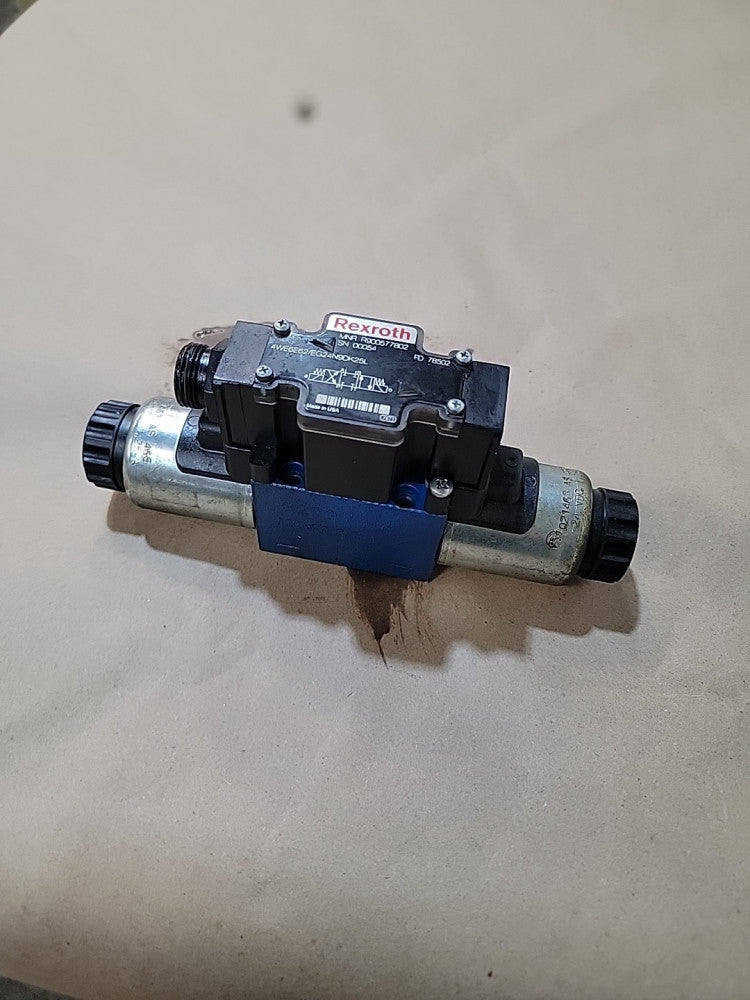 REXROTH Hydraulic Double Solenoid Valve R900577802 (4WE6E62/EG24N9DK25L) USED