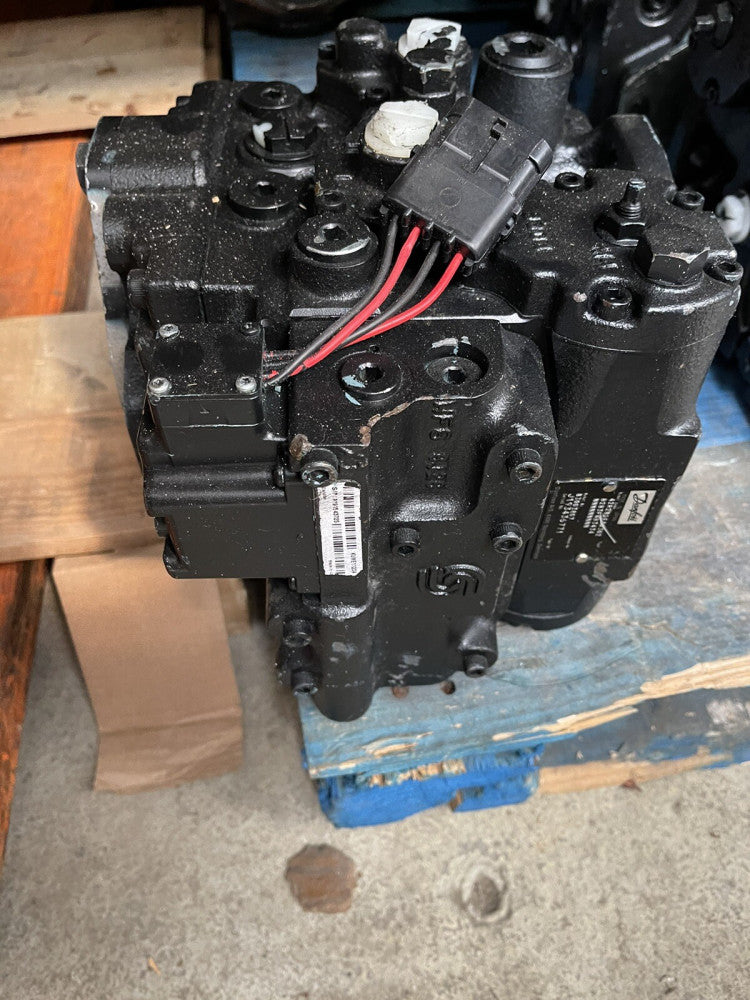 NEW GENUINE OEM DANFOSS Hydraulic pump 83003807, J193436771, 42R28DE1A302