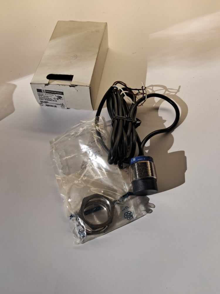 Telemecanique XS2N30NC410 / XS2N30NC410 (NEW IN BOX)
