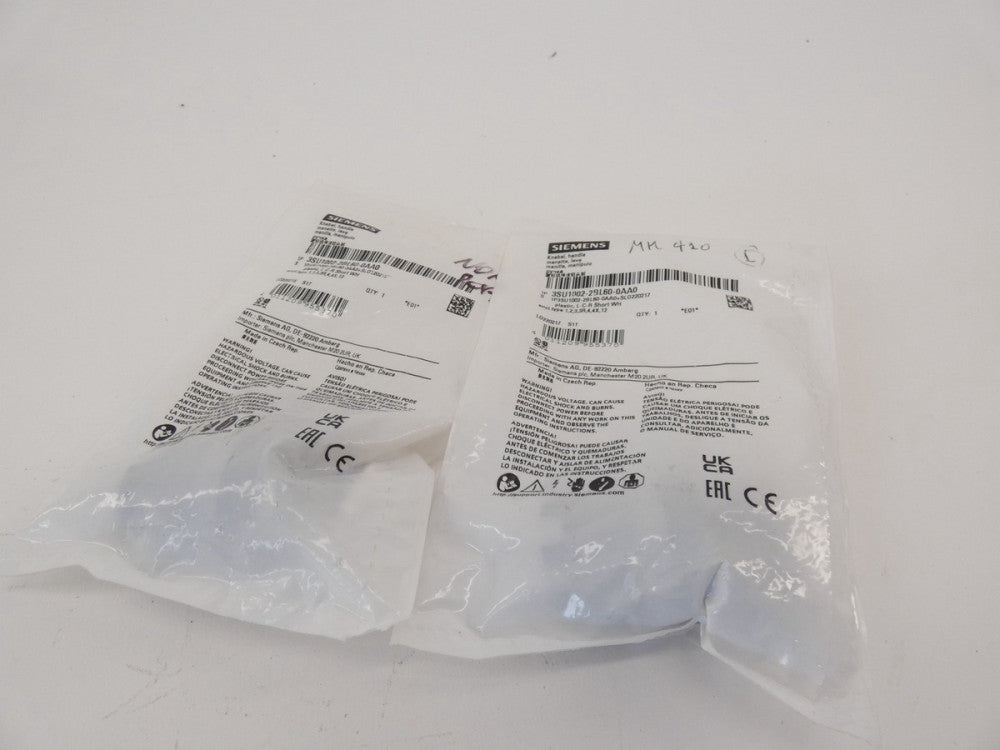 *Lot of 2* Siemens 3SU1002-2BL60-0AA0 Selector Switch - NEW Surplus!