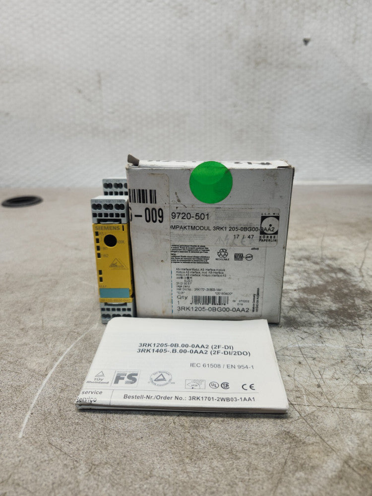 NEW IN BOX SIEMENS SAFETY INTERFACE MODULE 3RK1205-0BG00-0AA2