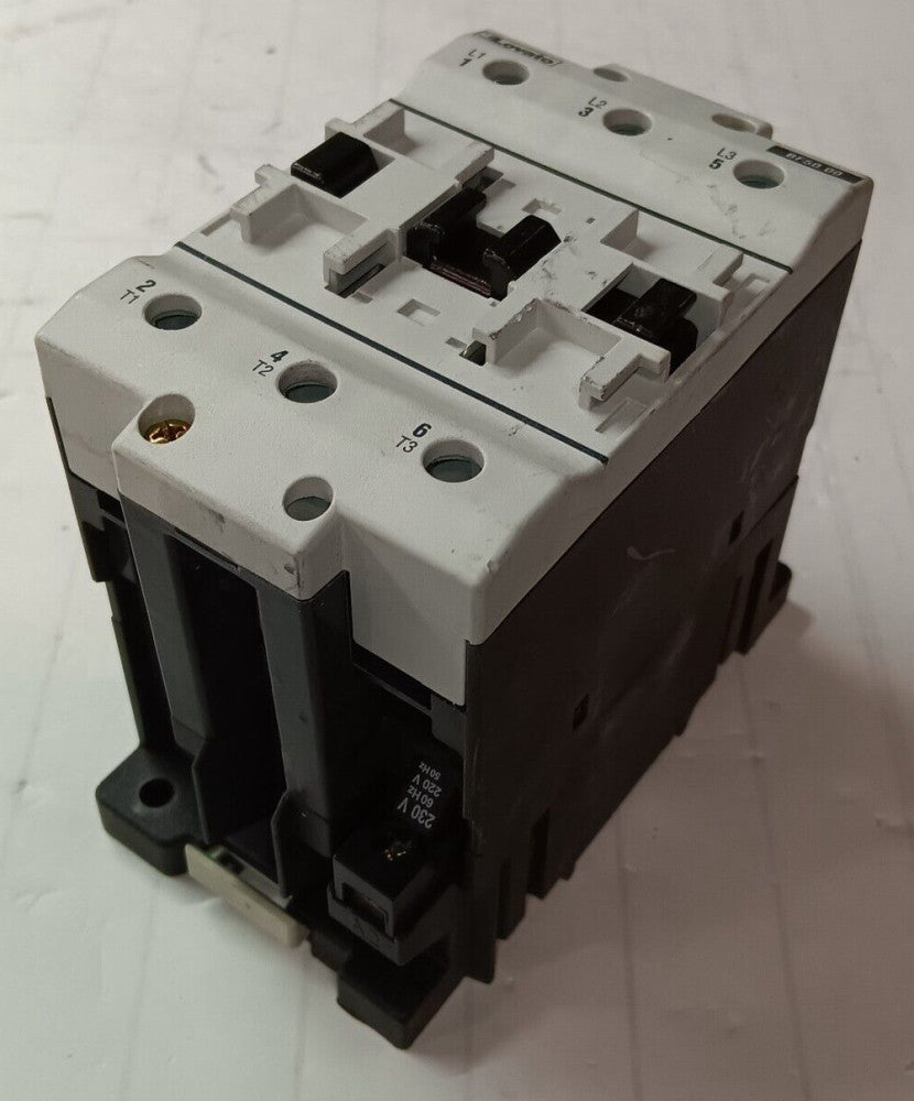 LOVATO BF50.00 IEC CONTACTOR 3 POLE 600 VAC 3Ø 40 HP MAX 230V COIL
