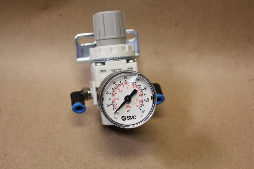 SMC PNEUMATIC REGULATOR AR20K-N01B-Z-B