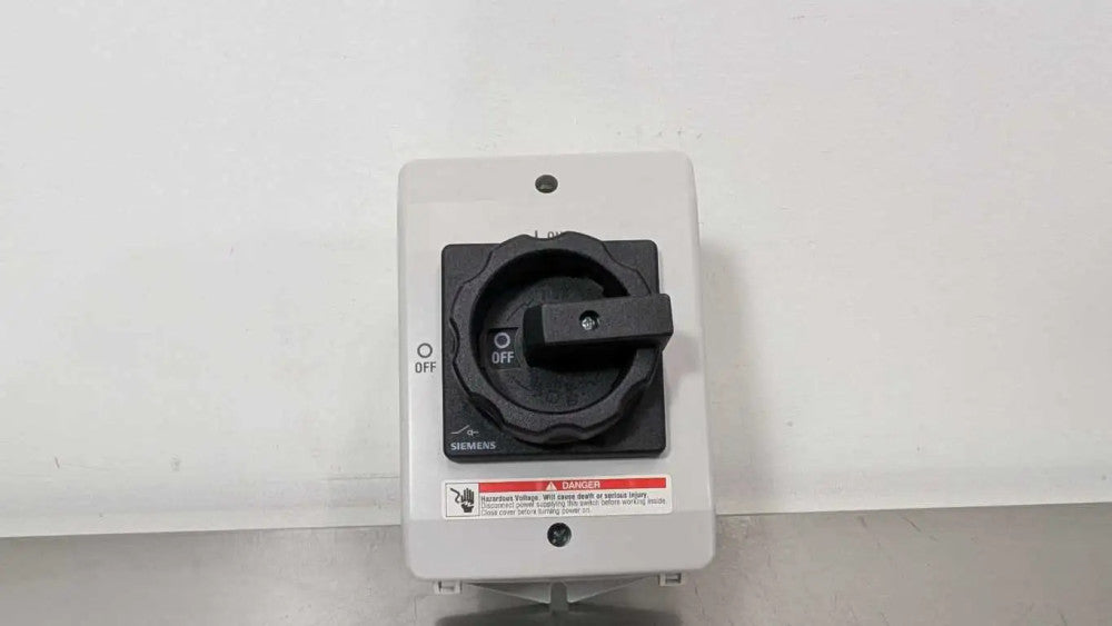 Siemens 3LD2064-1GP51-0US2 Switch Disconnector Sentron 1NO 1NC 3 Pole 16A
