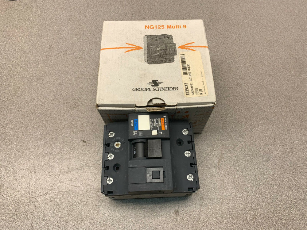 NEW IN BOX MERLIN GERIN CIRCUIT BREAKER 18801