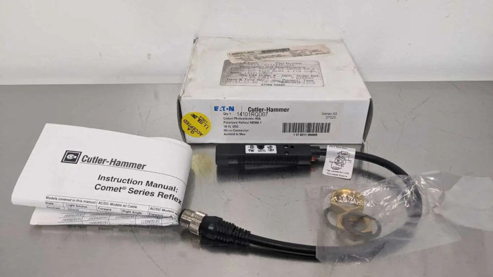 Cutler-Hammer 14101RQD07 Photoelectric Sensor Ser A3 10ft Polarized Reflex 10-30