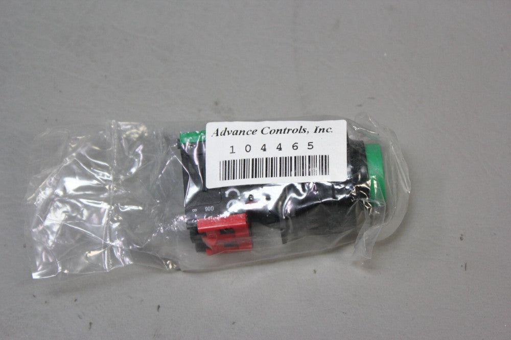 NEW ADVANCE CONTROLS GREEN PUSHBUTTON 104465