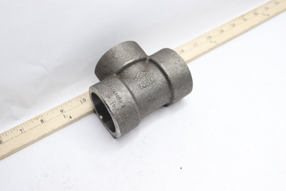 Socket Weld Female Tees Cast 316 Stainless Steel #150 1-1/2"