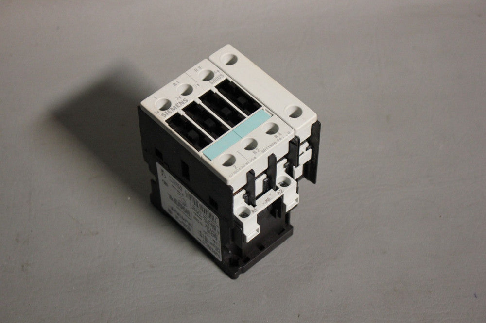 UNUSED SIEMENS AC-3 CONTACTOR 400V 3RT1526-1AK60