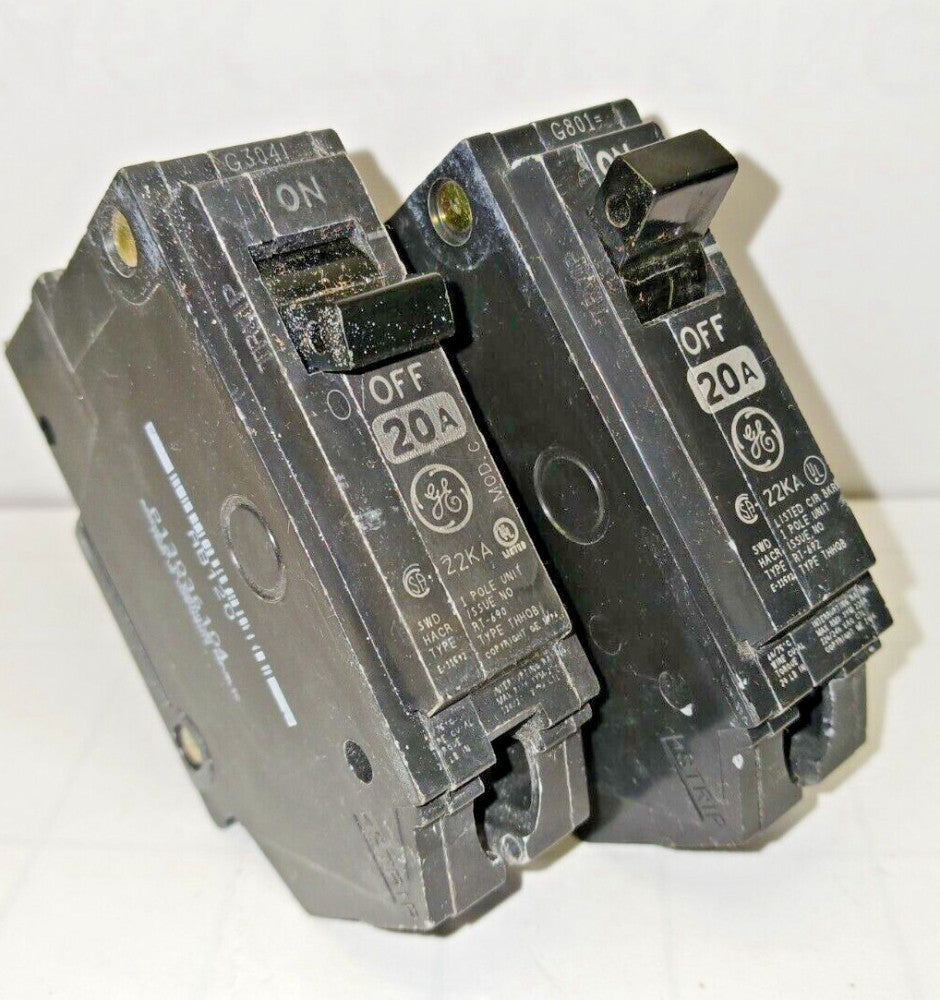 LOT OF 2) GE 20 AMP CIRCUIT BREAKER 120/240 VAC BOLT ON 22 KA THHQB120
