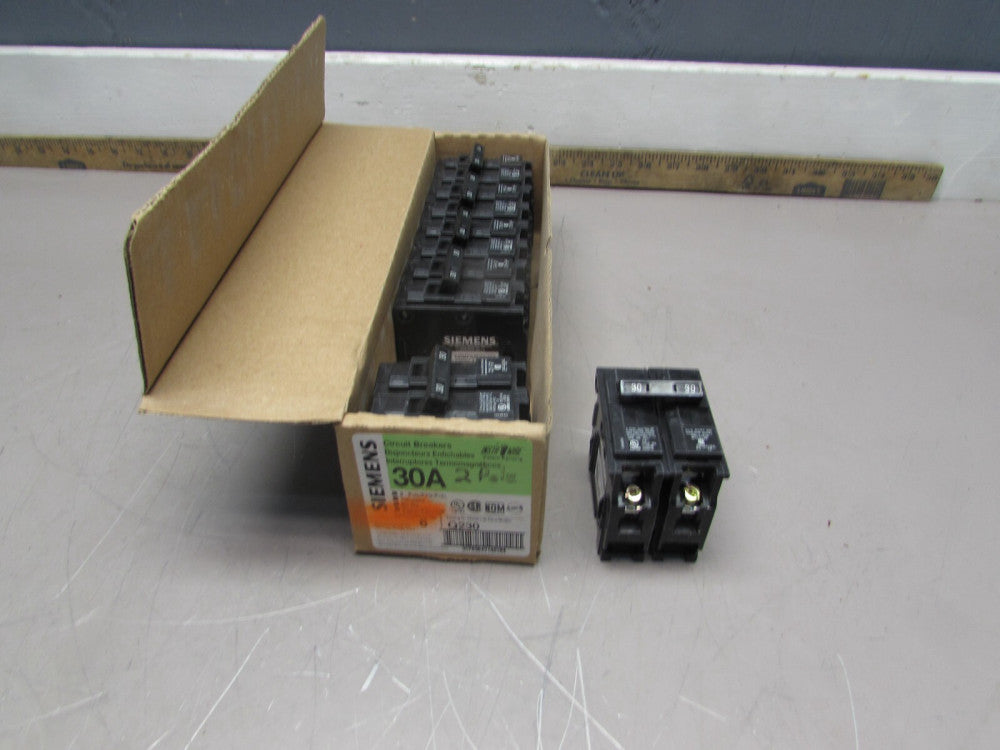 BOX of 6 SIEMENS Q230 ,PLUG IN CIRCUIT BREAKER, 2P/120-240V/30A, NEW MAKE OFFER!