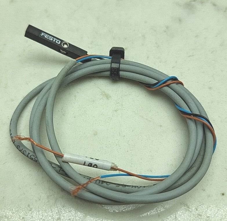 Festo SMT-10M-PS-24V-E-2,5-L-OE Proximity Switch Sensor 551373 Used