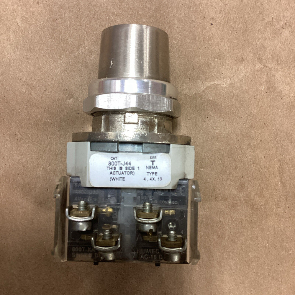 Allen-Bradley 800T-J44 Keyed Selector Switch, Series T No Key