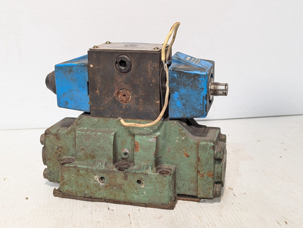 Vickers DG4S4-016C-B-60 Hydraulic Directional Valve+Returns