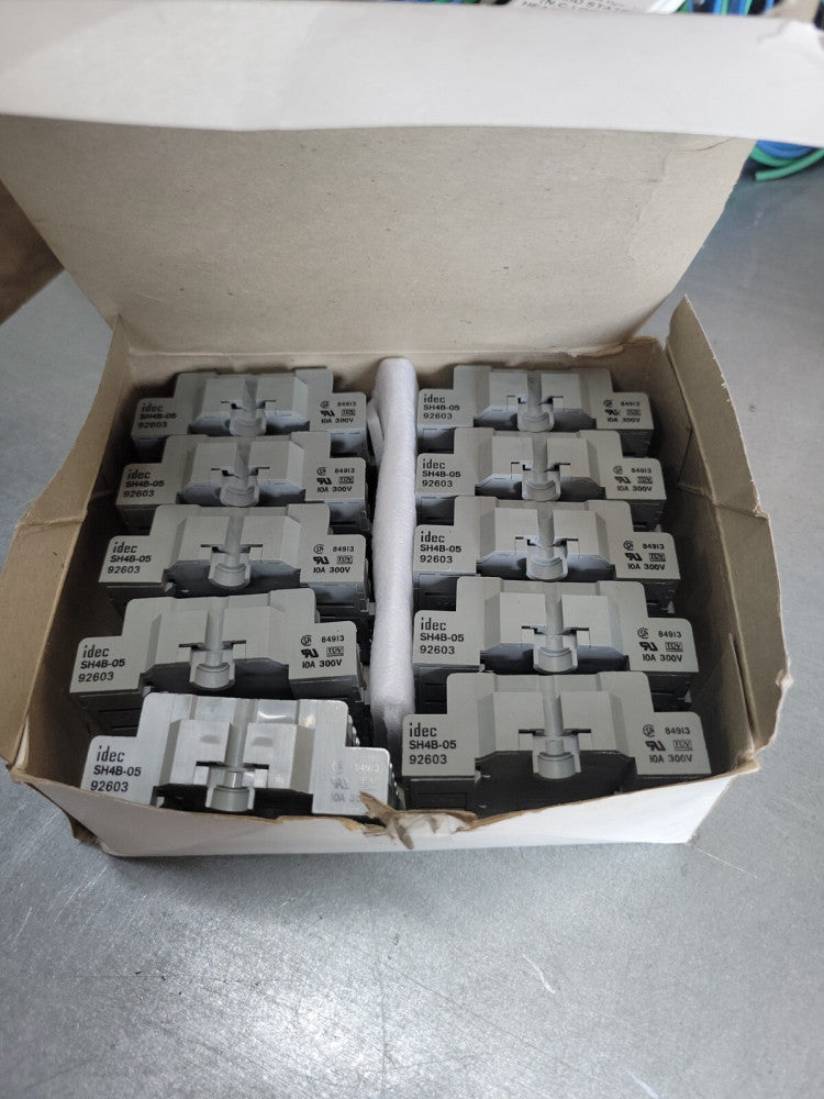 1- IDEC SH4B-05 92603 Relay Socket DIN Rail Panel Screw 14 Pins 10 Amp 300V SH