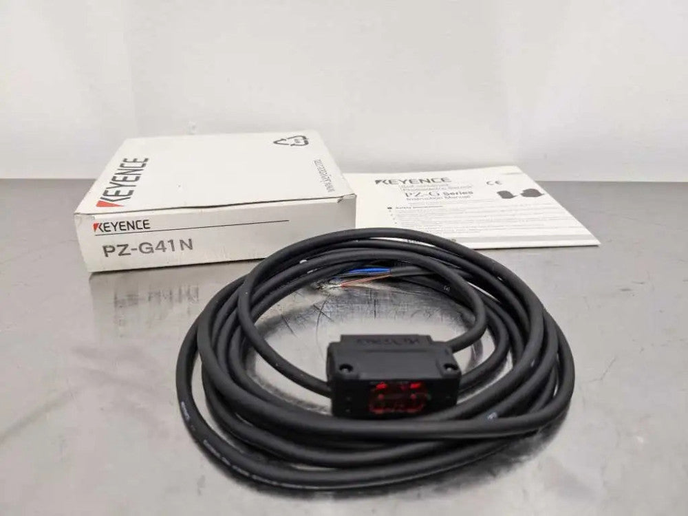 Keyence PZ-G41N Built-in Amplifier Photoelectric Sensor Square Reflective Cable