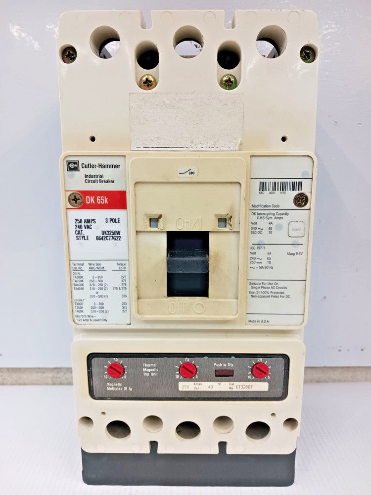 CUTLER HAMMER 250 AMP CIRCUIT BREAKER 3 POLE 240 VAC 65kA DK3250W W/ 250A TRIP